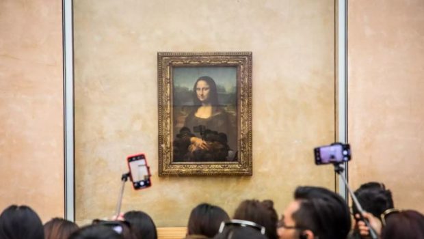 Συναγερμός στο μουσείο του Λούβρου - Άγνωστοι απειλούν ότι θα ανατινάξουν τη Μόνα Λίζα