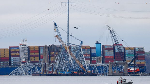 Βαλτιμόρη: Τα παγιδευμένα σκάφη αρχίζουν να απομακρύνονται μέσω διαύλου