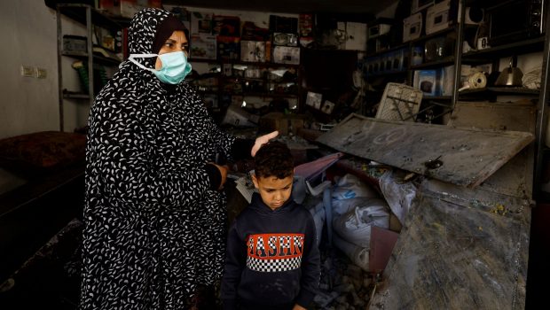 Γάζα: Η πείνα «θερίζει» στην κατεστραμμένη Λωρίδα - Το Ισραήλ λέει ότι πέρασαν 276 φορτηγά με βοήθεια