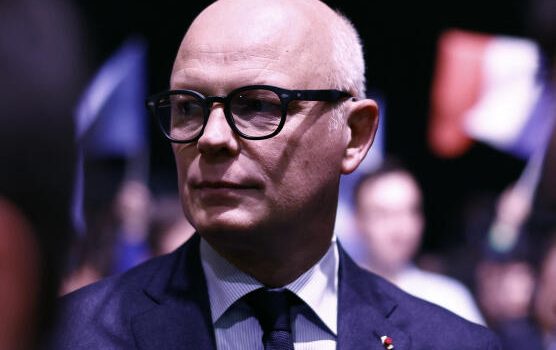 Γαλλία: Έρευνα στο γραφείο του πρώην πρωθυπουργού - Τι ψάχνουν για τον πιθανό διάδοχο Μακρόν;