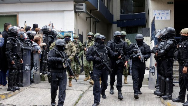Ισημερινός: Εισβολή της αστυνομίας στην πρεσβεία του Μεξικό - Διέκοψαν διπλωματικές σχέσεις