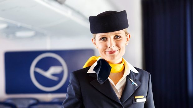 Οι αεροσυνοδοί της Lufthansa κέρδισαν αυξήσεις με το σπαθί τους