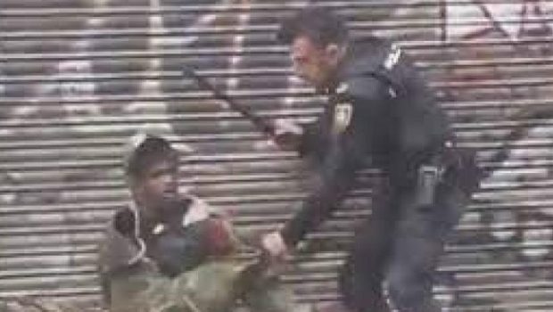 Οργή στην Ισπανία: Βίντεο δείχνει αστυνομική βία σε άοπλους Αφροαμερικανούς