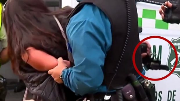 Χιλή: Η στιγμή που κρατούμενη πήρε το όπλο αστυνομικού και άνοιξε πυρ