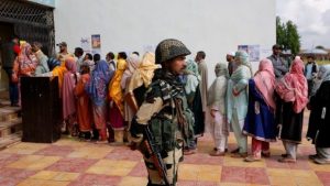Οι Ινδοί καλούνται στις κάλπες για την έκτη και προτελευταία φάση των βουλευτικών εκλογών της χώρας