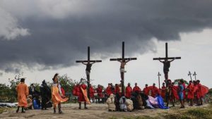 Φιλιππίνες: Αναπαριστούν τη Σταύρωση του Χριστού παρά την αντίρρηση της Καθολικής Εκκλησίας
