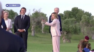 G7: Αποπροσανατολισμένος ξανά ο Τζο Μπάιντεν - Τον βοήθησε η Μελόνι