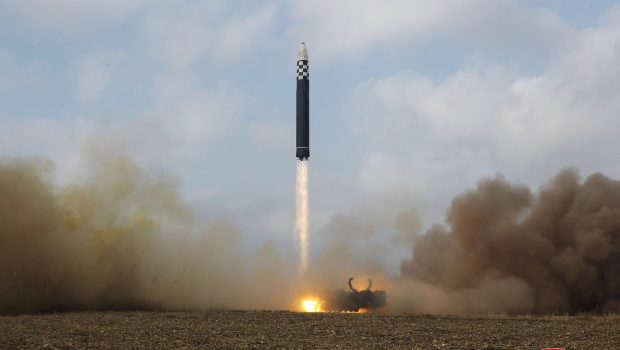 Βόρεια Κορέα: Εκτόξευσε νέο βαλλιστικό πύραυλο