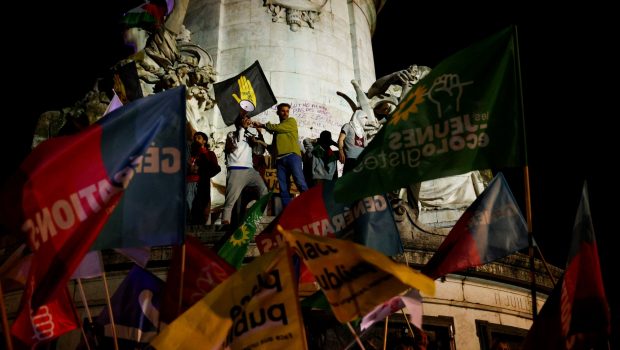 Γαλλία: Αντιφασιστική συγκέντρωση στην Place de la République ενάντια στην Λεπέν