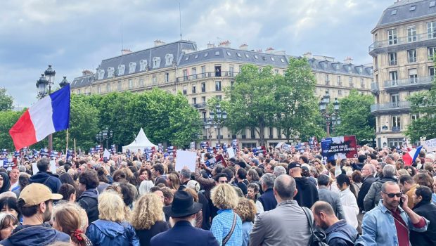 Γαλλία: Σε σοκ η χώρα μετά τον ομαδικό βιασμό 12χρονης από 13χρονους που την φώναζαν «βρωμοεβραία»