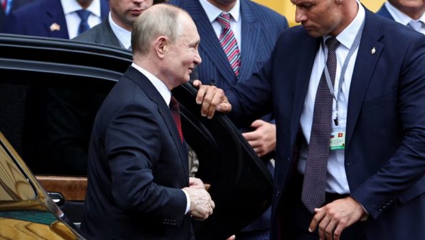 Η συμμαχική χώρα των ΗΠΑ που υποδέχτηκε με ανοιχτές αγκάλες τον… Πούτιν
