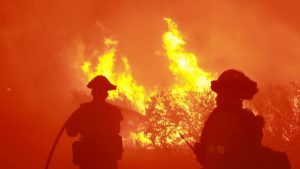ΗΠΑ: Πύρινη κόλαση την Καλιφόρνια - Άνιση μάχη με τις φλόγες λόγω καύσωνα και ισχυρών ανέμων