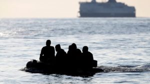 Ιταλία: Δεκάδες αγνοούμενοι από ναυάγιο στα ανοικτά της Καλαβρίας - Στις έρευνες και εναέρια μέσα