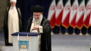 Οι πρόωρες προεδρικές εκλογές του Ιράν στη σκιά του «Μεγάλου Σατανά»
