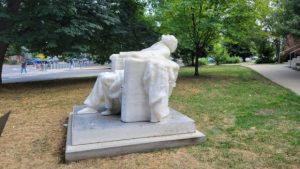 Ουάσινγκτον: Ο καύσωνας «αποκεφάλισε» το κέρινο ομοίωμα του Λίνκολν