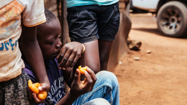 Παιδιά υποφέρουν από την πείνα - Πολεμικές συρράξεις και Κλίμα οδηγούν σε επισιτιστική φτώχεια
