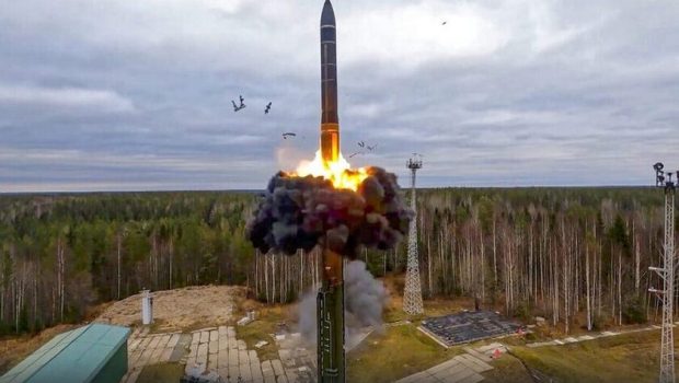 Ρωσία: Κάνει πρόβες ανάπτυξης τακτικών πυρηνικών όπλων σε θέσεις μάχης