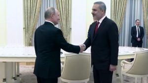 Συνάντηση Φιντάν-Πούτιν – Πιο κοντά στην αγκαλιά των BRICS η Τουρκία;