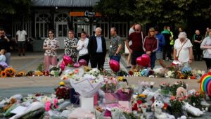 Βρετανία: Σοβαρά επεισόδια στο Σάουθπορτ με στόχο τζαμί - Fake news για την ταυτότητα του δράστη