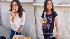 Γάζα: Η 10χρονη Ρενάντ αναρτά βίντεο μαγειρικής στο διαδίκτυο εν μέσω πολέμου - Πηγή έμπνευσης και θάρρους