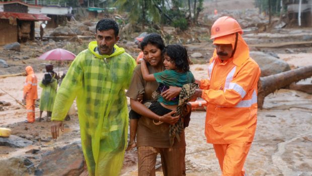 Ινδία: Τουλάχιστον 41 νεκροί από κατολισθήσεις και εκατοντάδες εγκλωβισμένοι κάτω από τις λάσπες