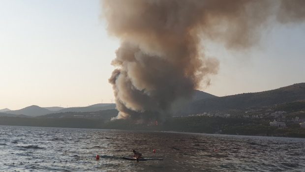 Κροατία: Δασική πυρκαγιά κοντά σε δημοφιλή τουριστικό προορισμό