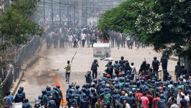 Μπανγκλαντές: Δεκάδες νεκροί από τις ταραχές, καίγεται η δημόσια τηλεόραση, διακόπηκε η σύνδεση στο διαδίκτυο