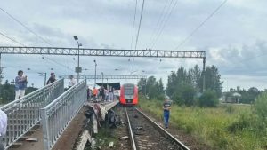 Ρωσία: Τρένο χτυπά αυτοκίνητο σε αφύλακτη διάβαση και σκοτώνει μια οικογένεια