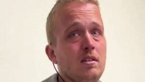 Συγκινητικό βίντεο: Ακούει την φωνή του για πρώτη φορά και ξεσπά σε κλάματα