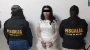 Τη συνέλαβαν τη μέρα του γάμου της για φόνο - Πόζαρε με το νυφικό και χειροπέδες