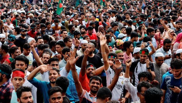 Μπαγκλαντές: Απορρίπτουν στρατιωτική κυβέρνηση οι εξεγερμένοι - Προτείνουν νομπελίστα για επικεφαλής