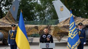 Ουκρανία: Παρουσίασε τα πρώτα F-16, αλλά σκέφτεται να...τα παρκάρει αλλού