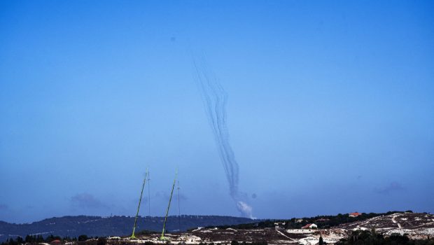 Ισραήλ: Καταιγισμός ρουκετών από τη Χεζμπολάχ στα βορειοδυτικά - Ηχούν σειρήνες